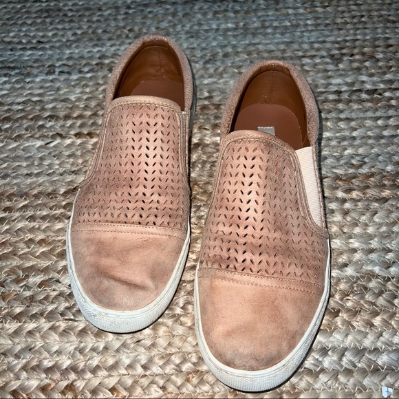 steve madden beige slip ons